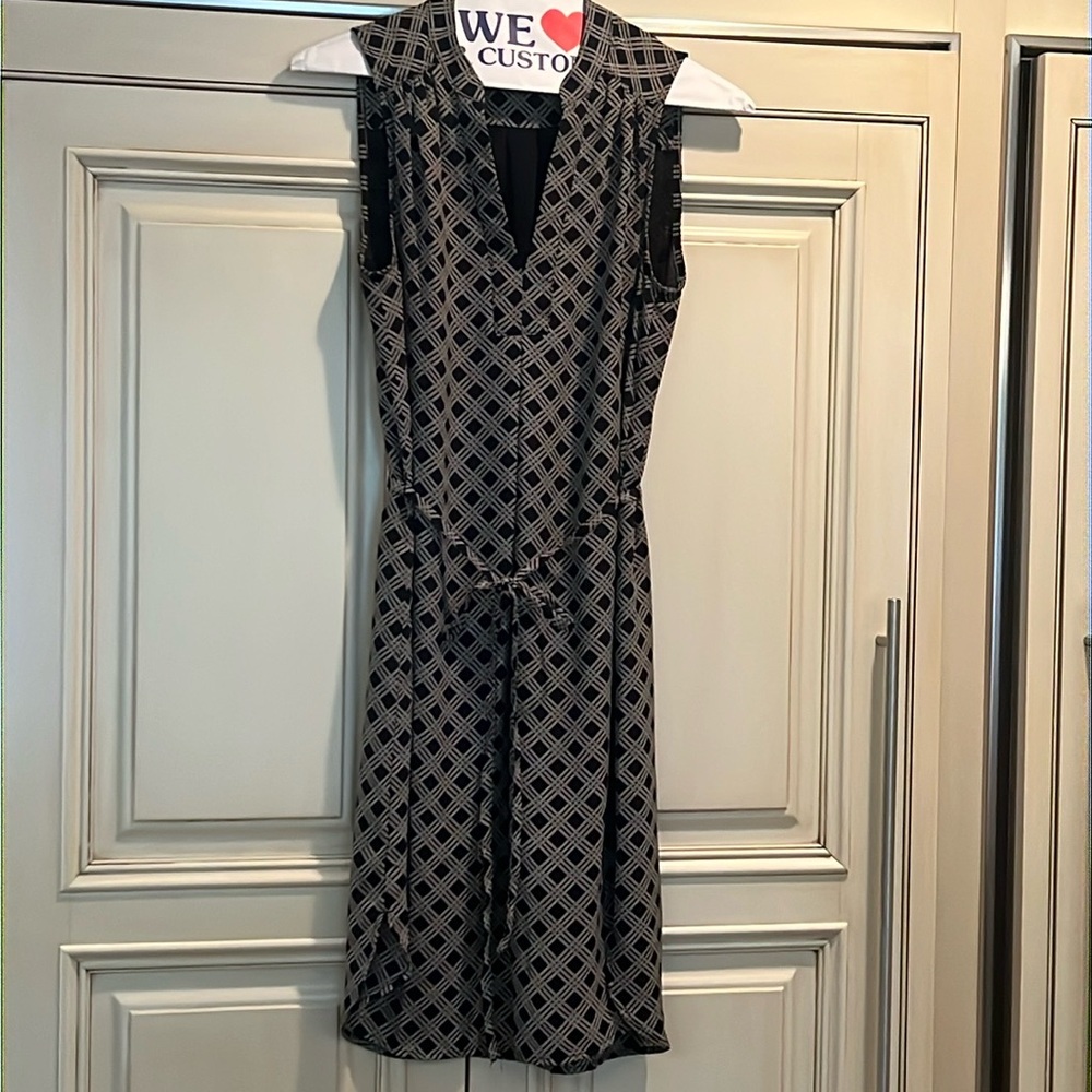H&M black and cream sleeveless window pane polyester dress, lined with tie waist